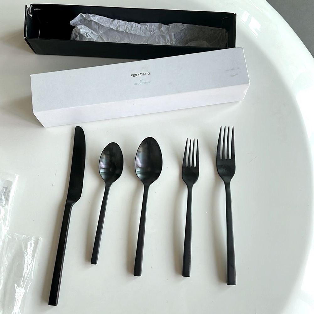 Vera Wang polished Noir 5 Piece Hostess Set. New still in plastic! Flatware